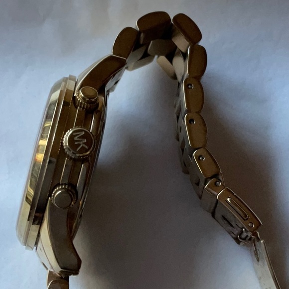 🟠 HOST PICK 🟠 MICHAEL KORS ORANGE AND GOLD WATCH 🟠 - Picture 14 of 16